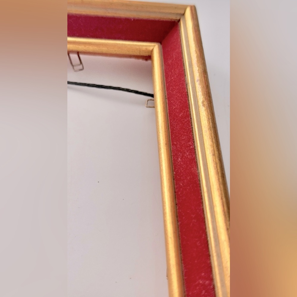 VINTAGE 5x7 Antique Wooden Red Velvet Gold Picture Frame w Wire Hanger - Picture 7 of 16